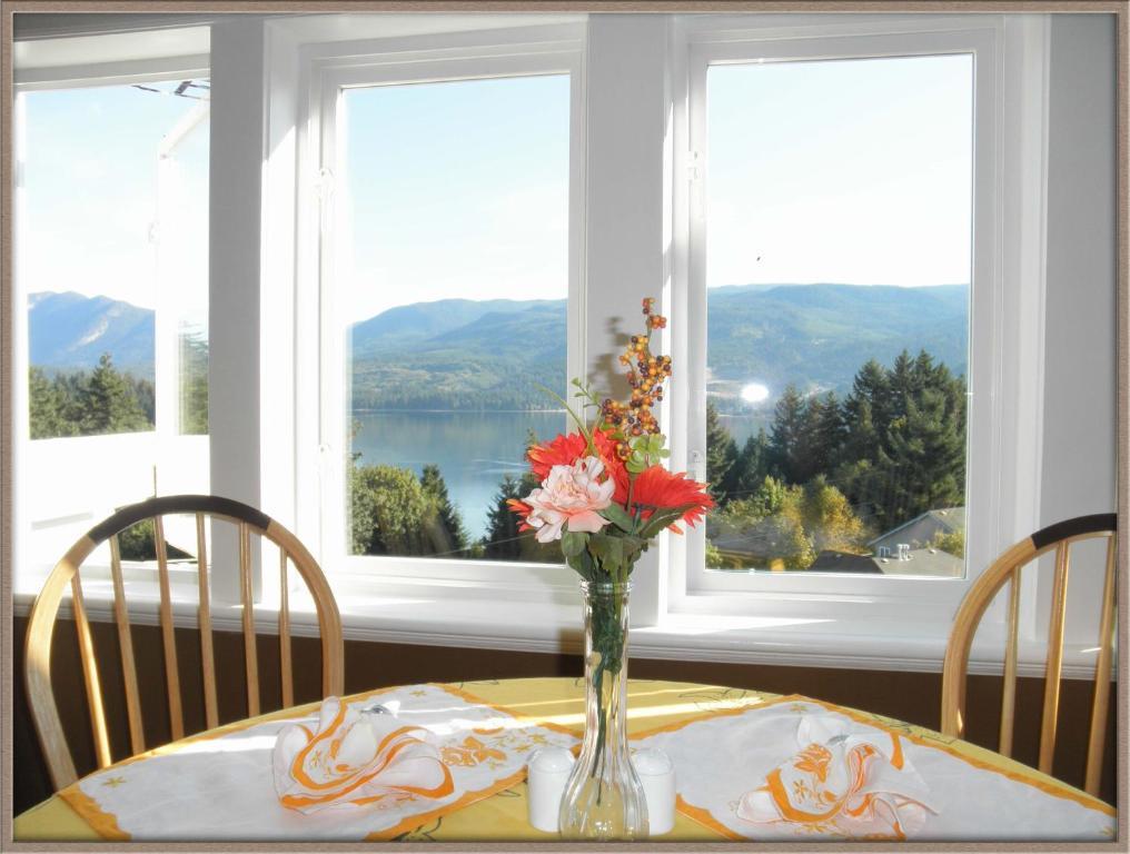 Hotel Above The Inlet Sechelt Habitación foto