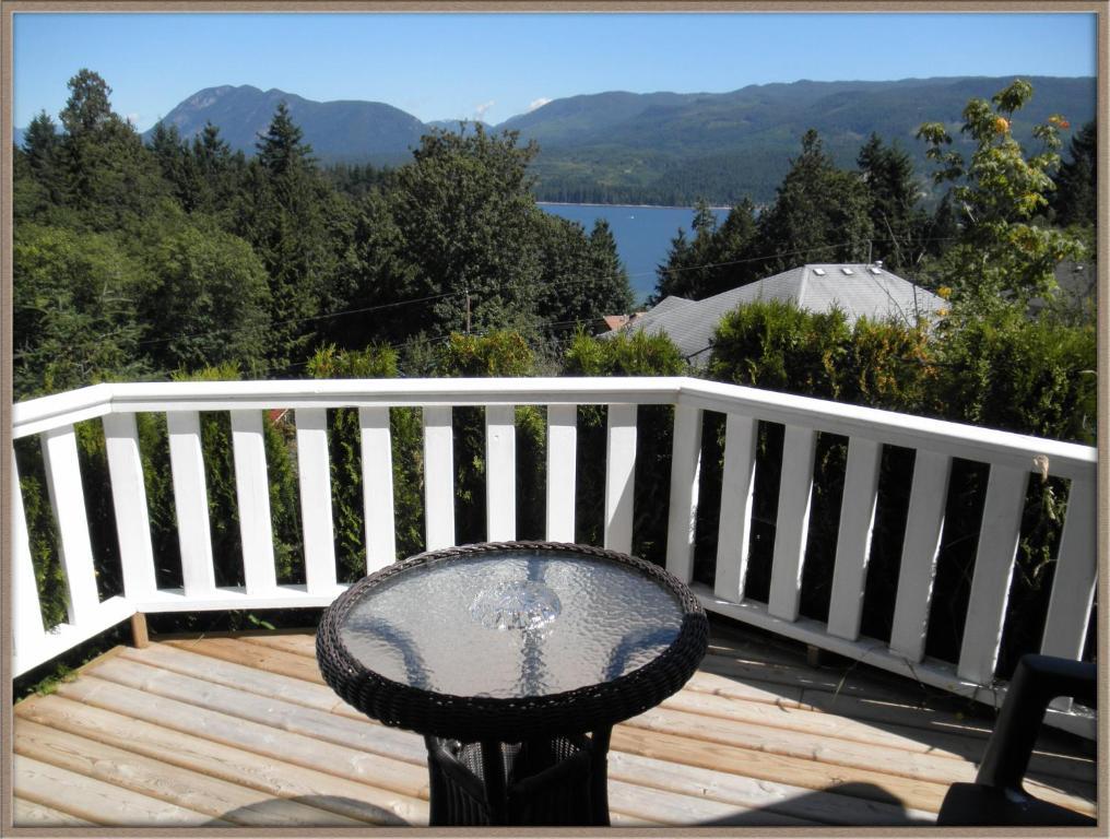 Hotel Above The Inlet Sechelt Habitación foto